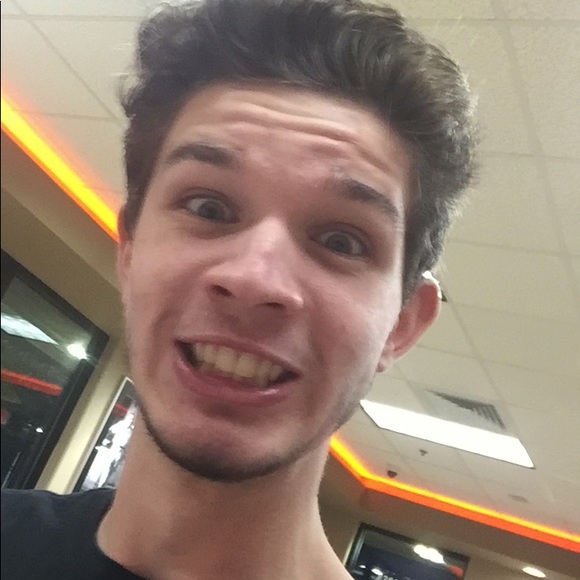 Meet your Posher, Lucas - Picture 1 of 1